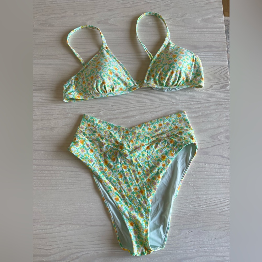 Aerie floral two piece swimsuit! Large bottom, XL top. NWT